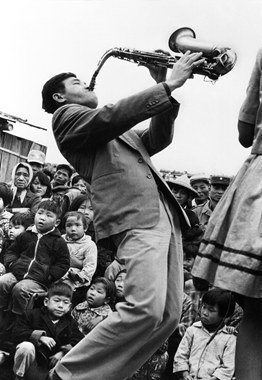 賣藝者（街頭野台演奏）